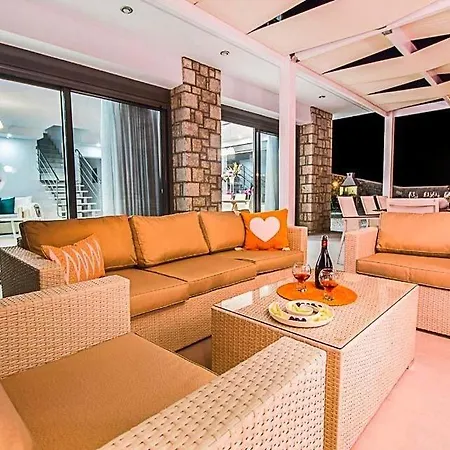 Sleeps 8 Pool Air Con Wifi Villa Afantou
