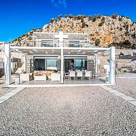 Sleeps 8 Pool Air Con Wifi *