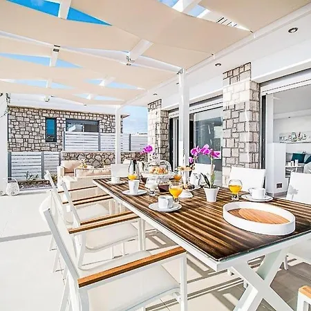Sleeps 8 Pool Air Con Wifi Villa *