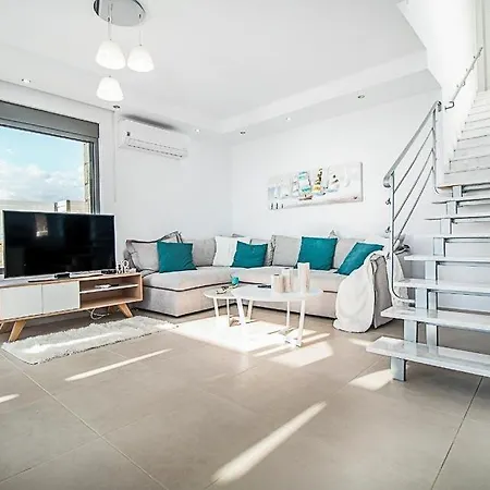 Villa Sleeps 8 Pool Air Con Wifi *