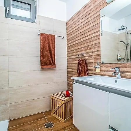 Sleeps 8 Pool Air Con Wifi Villa
