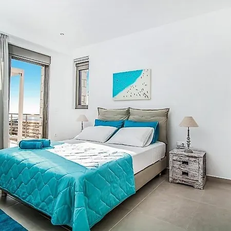 Sleeps 8 Pool Air Con Wifi